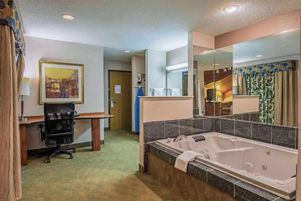 Royal Inn Suites Huntington Exterior foto